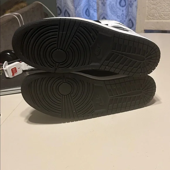 Air jordan mids white shadow - Picture 3 of 5